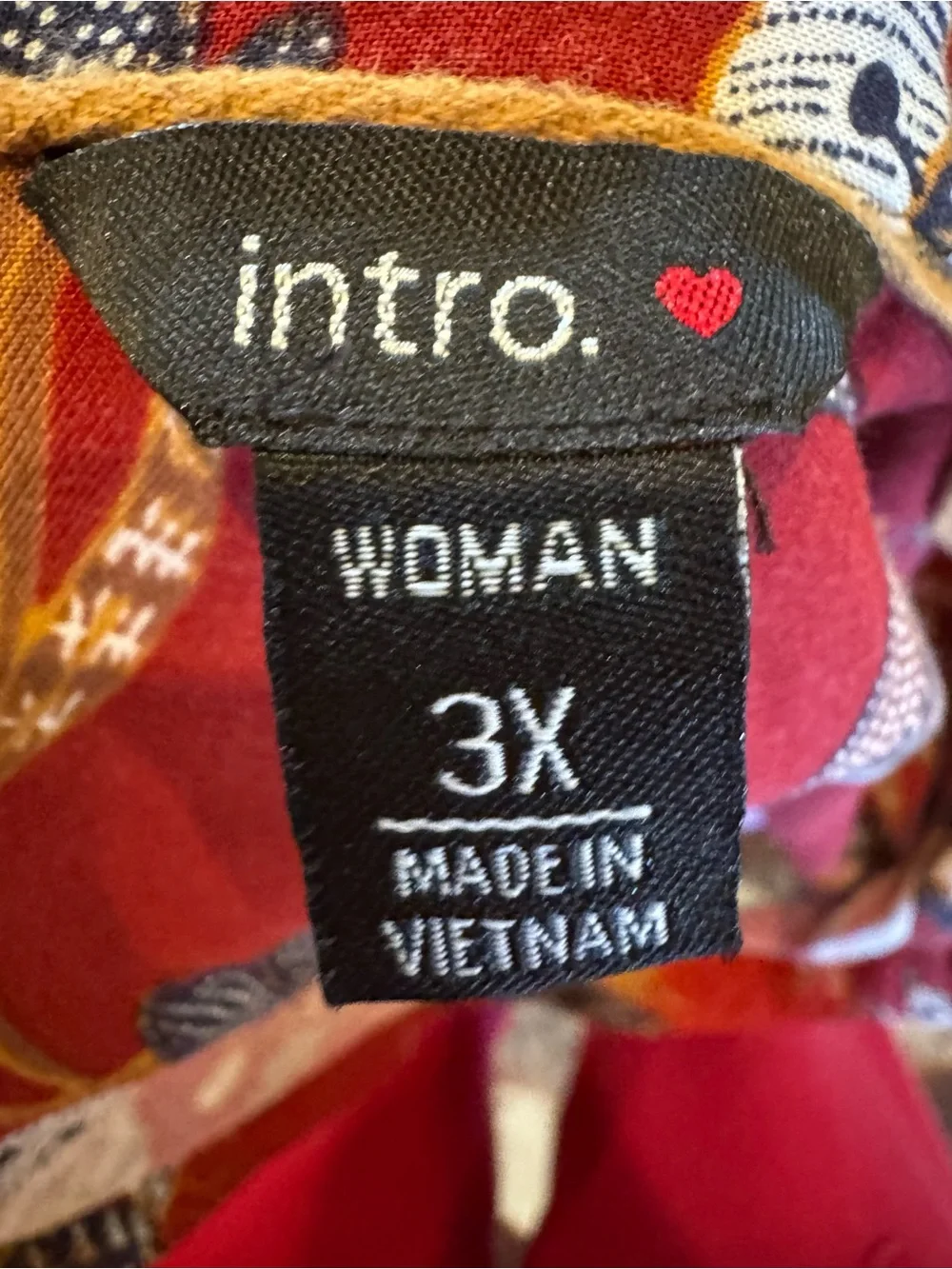 intro. Red Floral Button-Up Blouse